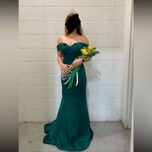 Green off the shoulder- size 8